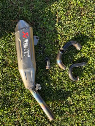 Escape Akrapovič completo