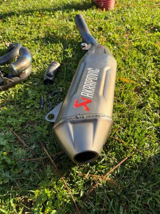 Escape Akrapovič completo