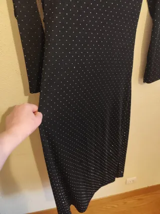 Vestido negro con detalles plateados