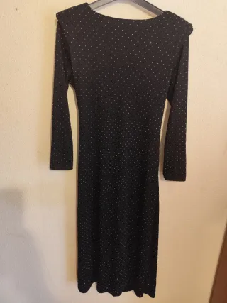 Vestido negro con detalles plateados