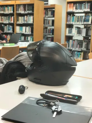 Casco de moto negro