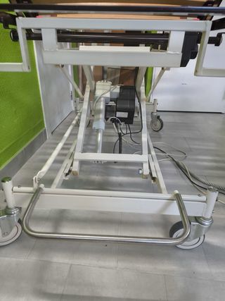 Cama con elevador geriátrico Pardo.
