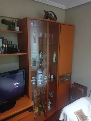 Mueble de salón madera y cristal