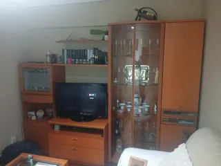 Mueble de salón madera y cristal