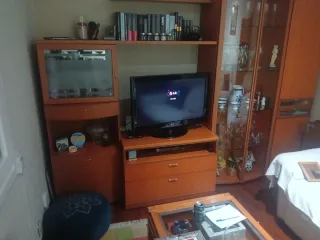 Mueble de salón madera y cristal