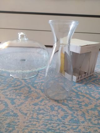 Tartera, vasos, jarrón de cristal transparente