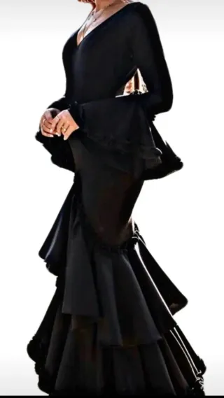 Vestido Flamenco Negro con Volantes