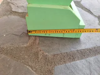 Estantería y locero verde antiguos.