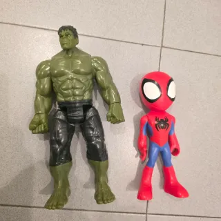 Figuras Spiderman y Hulk