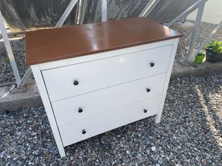 Cómoda con 3 cajones - pintó la parte superior de