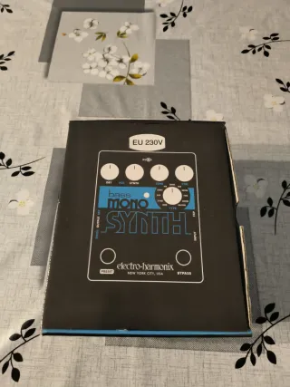 Electro Harmonix Bass Mono Synth Pedal
