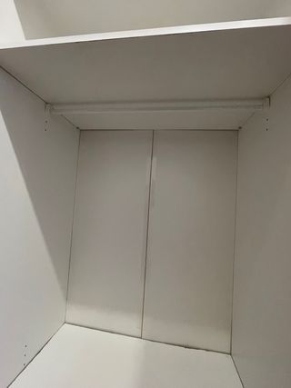 Armario Ikea puertas cristal y barra