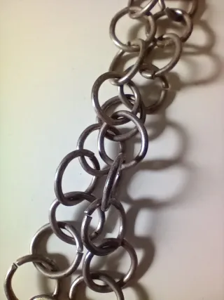 Collar cadena plateada con perlas y charms