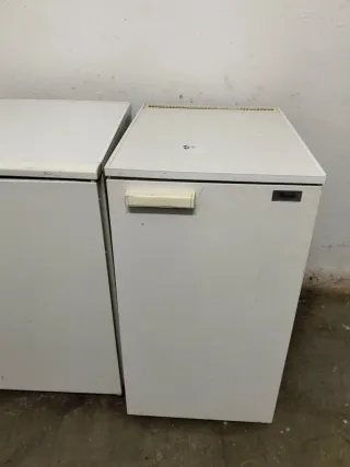 Nevera blanca pequeña