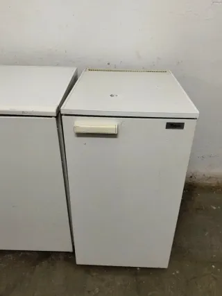 Nevera blanca pequeña