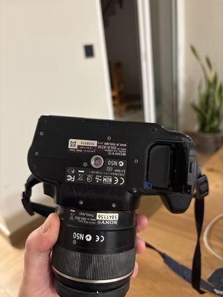 Cámara Sony Alpha a230 + Objetivo 18-55mm