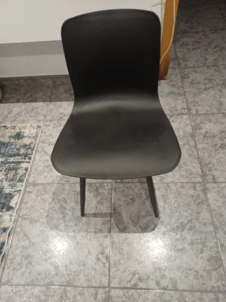 4 Sillas Negras Diseño Moderno 20 euros las 4