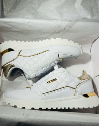 Sapatilhas Guess Brancas e Douradas T 35