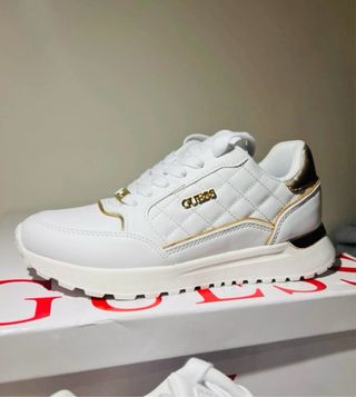 Sapatilhas Guess Brancas e Douradas T 35