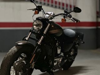 Harley Davidson XL Custom Negra