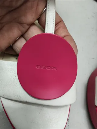 Sandalias Geox blancas y rosas