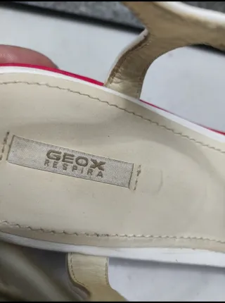 Sandalias Geox blancas y rosas