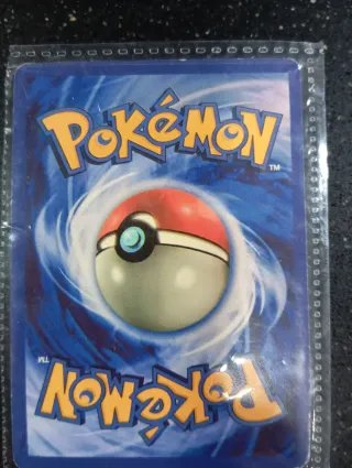 Carta Pokémon Braségali VMAX y Gengar Mimikyu GX