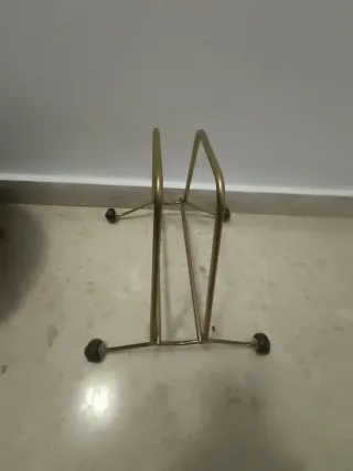 Soporte para bicicleta con ruedas.