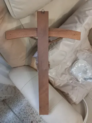 Crucifijo de madera con Cristo