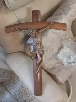 Crucifijo de madera con Cristo