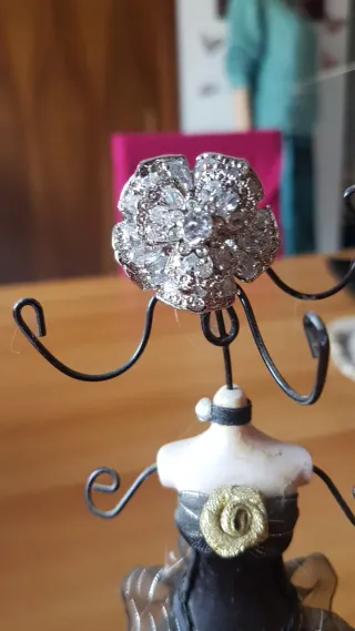 Anello fiore con strass