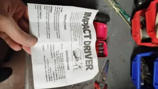 Cacciavite a percussione con punte