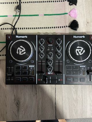Controladora DJ Numark Party Mix