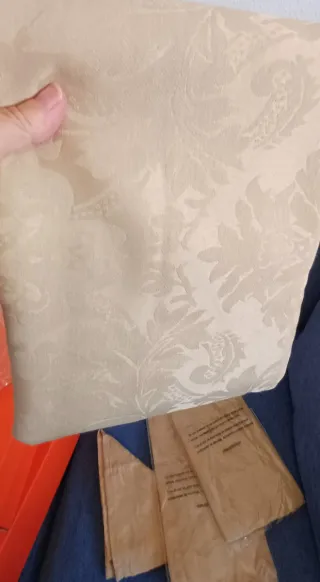 Mantelería 4 servicios beige