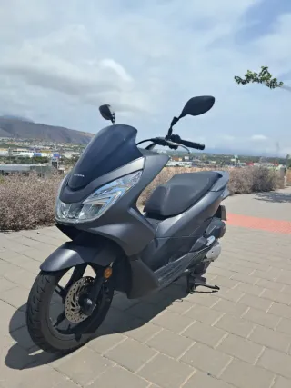 Honda PCX 125cc Negra