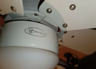 Ventilador de techo blanco