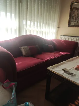 Sofá de tela granate