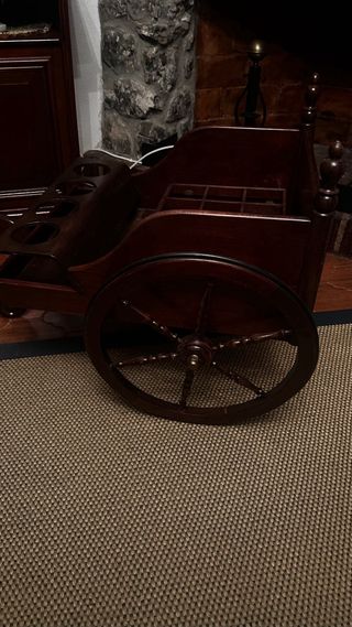 Camarera antigua de madera