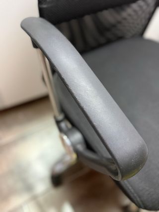 Silla ergonómica negra de oficina