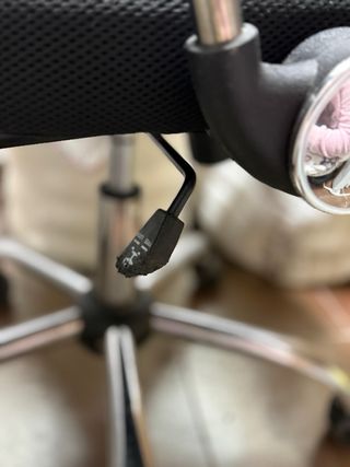 Silla ergonómica negra de oficina