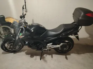 Suzuki GSR 600cc Moto Negra