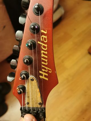 Guitarra Eléctrica Hyundai Roja