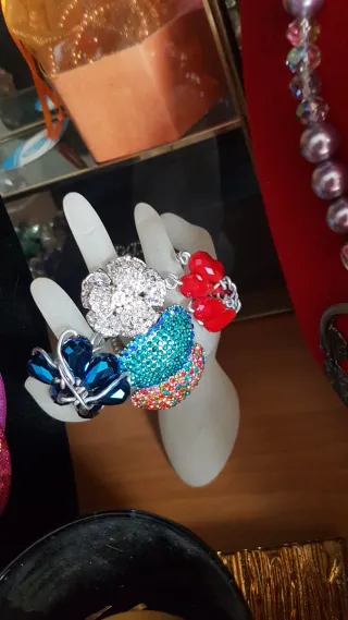 Collane e orecchini Bijoux vetrina