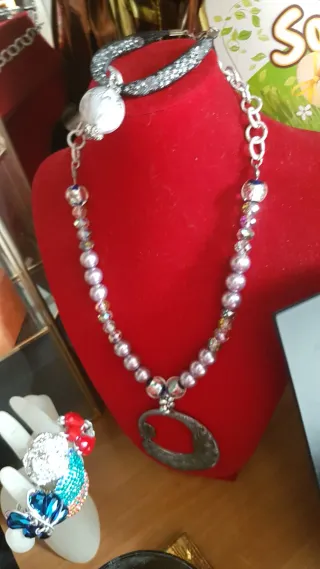 Collane e orecchini Bijoux vetrina