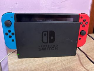 Nintendo Switch 1 Azul y Roja.