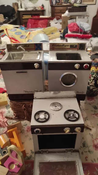 Set cucina giocattolo anni '60 in latta