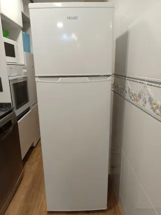 Frigorífico BECKEN A+ con congelador