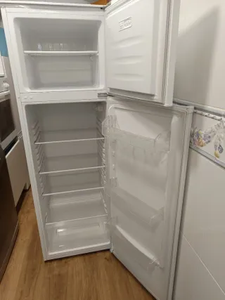 Frigorífico BECKEN A+ con congelador