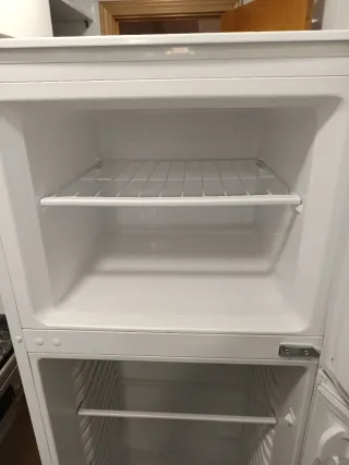 Frigorífico BECKEN A+ con congelador