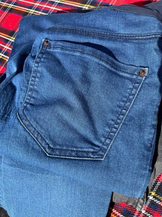 Pantalones premamá vaqueros azul y negro